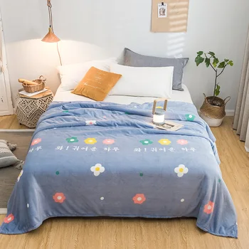 

Light Blue Print Flannel Blanket Classic Bedding Nap Blankets Bed Blanket Adult Blanket Fashion Decorative Blanket