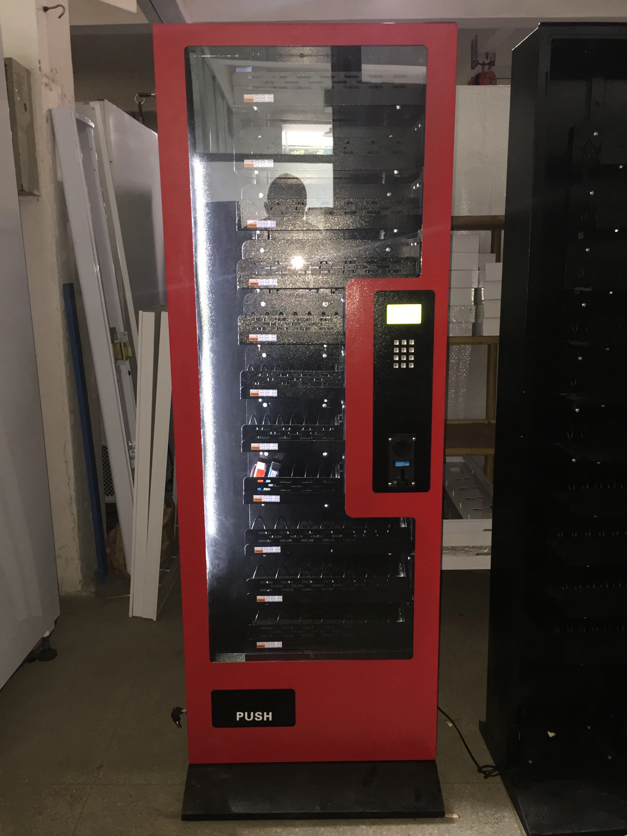 Лидер продаж 2019 средний Многофункциональный торговый автомат для закусок