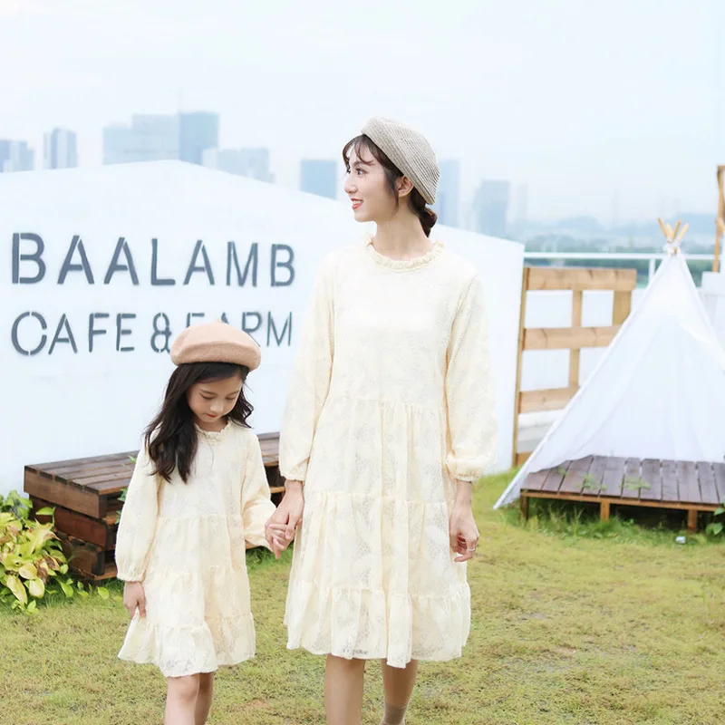 

Mother and Daughter Dresses Family Look Clothing Fashion Parent-child Clothes Loose Women Dress Lace Gowns Mom Baby Outfits