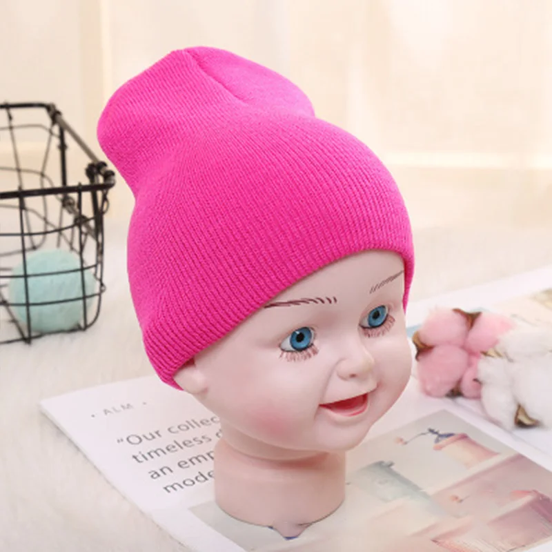 Однотонная вязаная детская зимняя шапка из шерсти для новорожденных девочек; яркие цвета; Детские шапки для мальчиков; теплая мягкая детская чалма; модная новинка - Цвет: Розово-красный