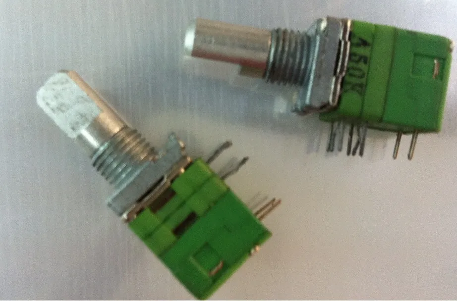 

2PCS/LOT Taiwan ALPHA Aihua double precision potentiometer with switch A50K axis 15MM volume potentiometer