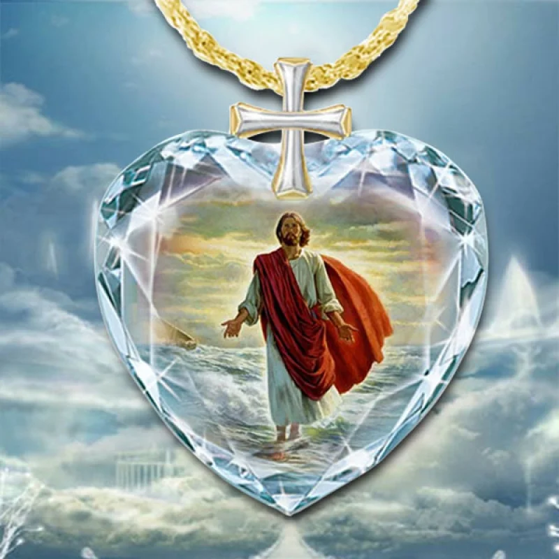Fashion Crystal Pendant Cheap Crystal Necklace Heart Shaped Cross Jesus
