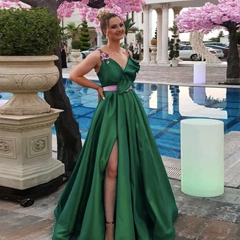 

Elegant Green Spaghetti Strap Long Prom Gowns Hand-made Flower V-Neck Ruffles Evening Party Dresses Leg Slit With Sashes