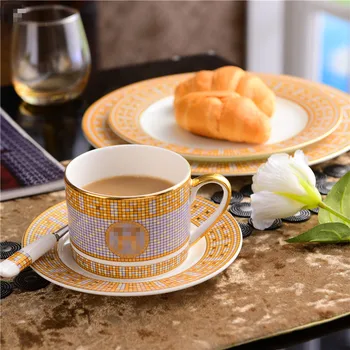 

Europese Stijl Catering Bone China Cup Multi-Stijl Eenvoudige Keramische Koffie Kop En Schotel Schotel Met Patroon Set Met lepel