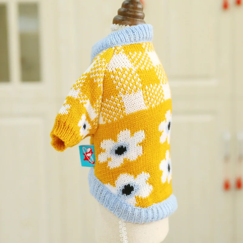 Autumn And Winter New Style Pet Clothes Red And White Plaid with Flower Sweater