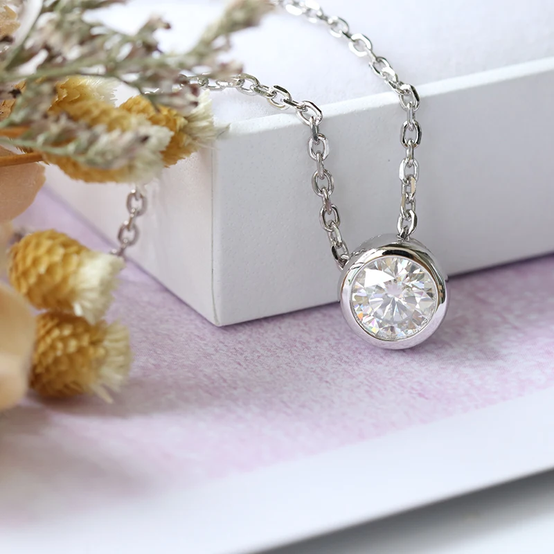moissantie-pendant-necklace