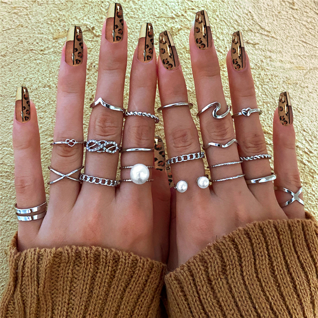 Gothic Heart Ring Set for Women Black Dice Vintage Hip-Hop Silver Plated Retro Rhinestone Charm Butterfly Finger Jewelry