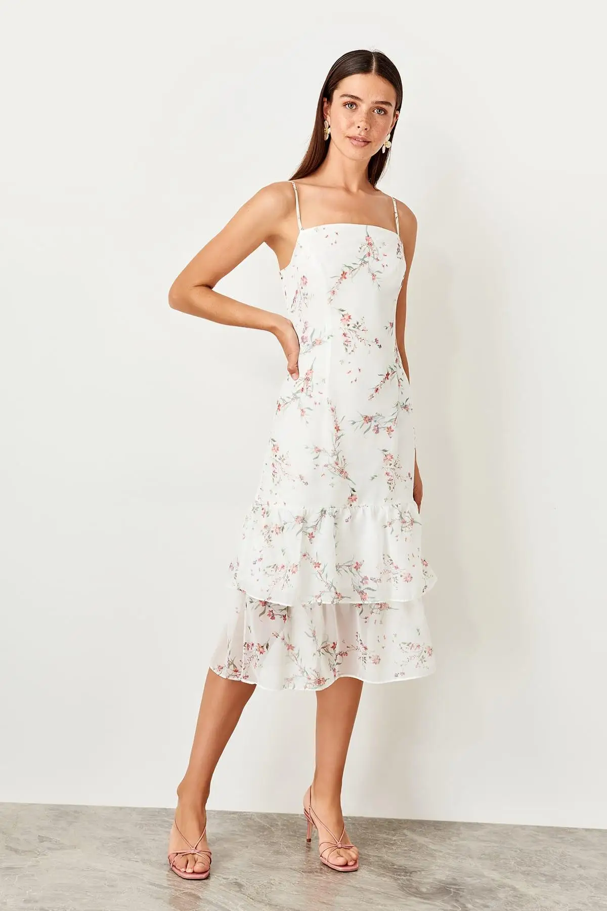 

Trendyol White Flower Print Dress TWOSS19XO0115