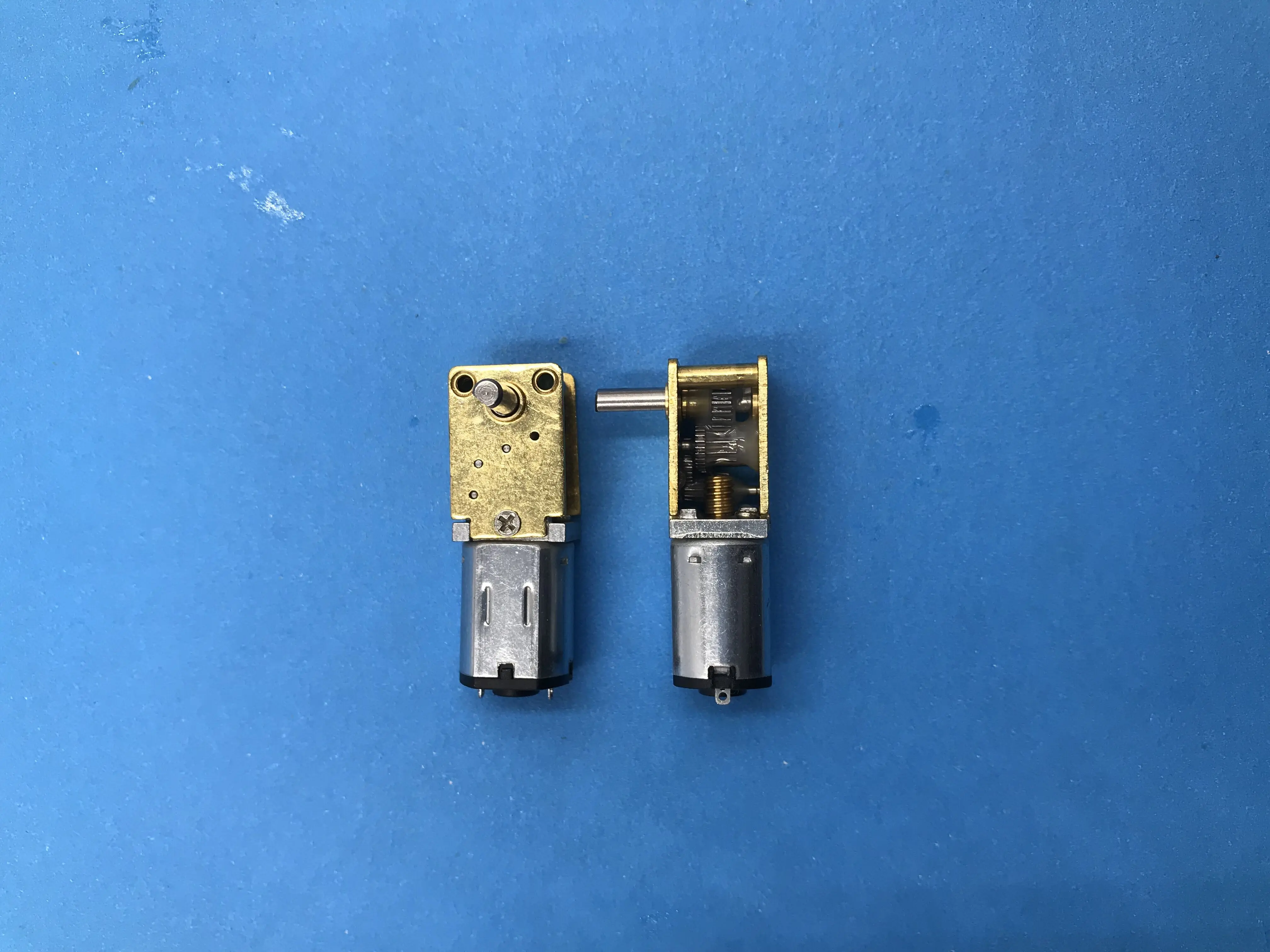 Прямоугольный вал микротурбина червь двигатель постоянного тока 3V 6V 16 30 до 70 rpm 1218GE-N20 большим вращающим моментом двигатель замедления