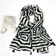 

2022 Spain Fashion lady Viscose Scarf Geometric Paisley Line Tassel Hijab Shawls and Wraps Female Foulards Echarpe Muslim Sjaal