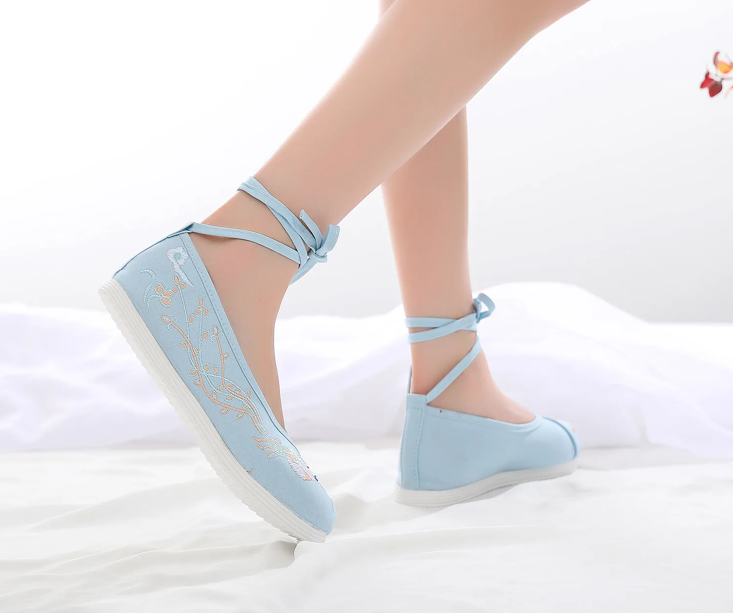 

Round-Toe-Floral Embroidered Shoes Antique Style Shoe Women's Chinese Clothing Shoes Versatile Elegant Retro Chinese-style Chine