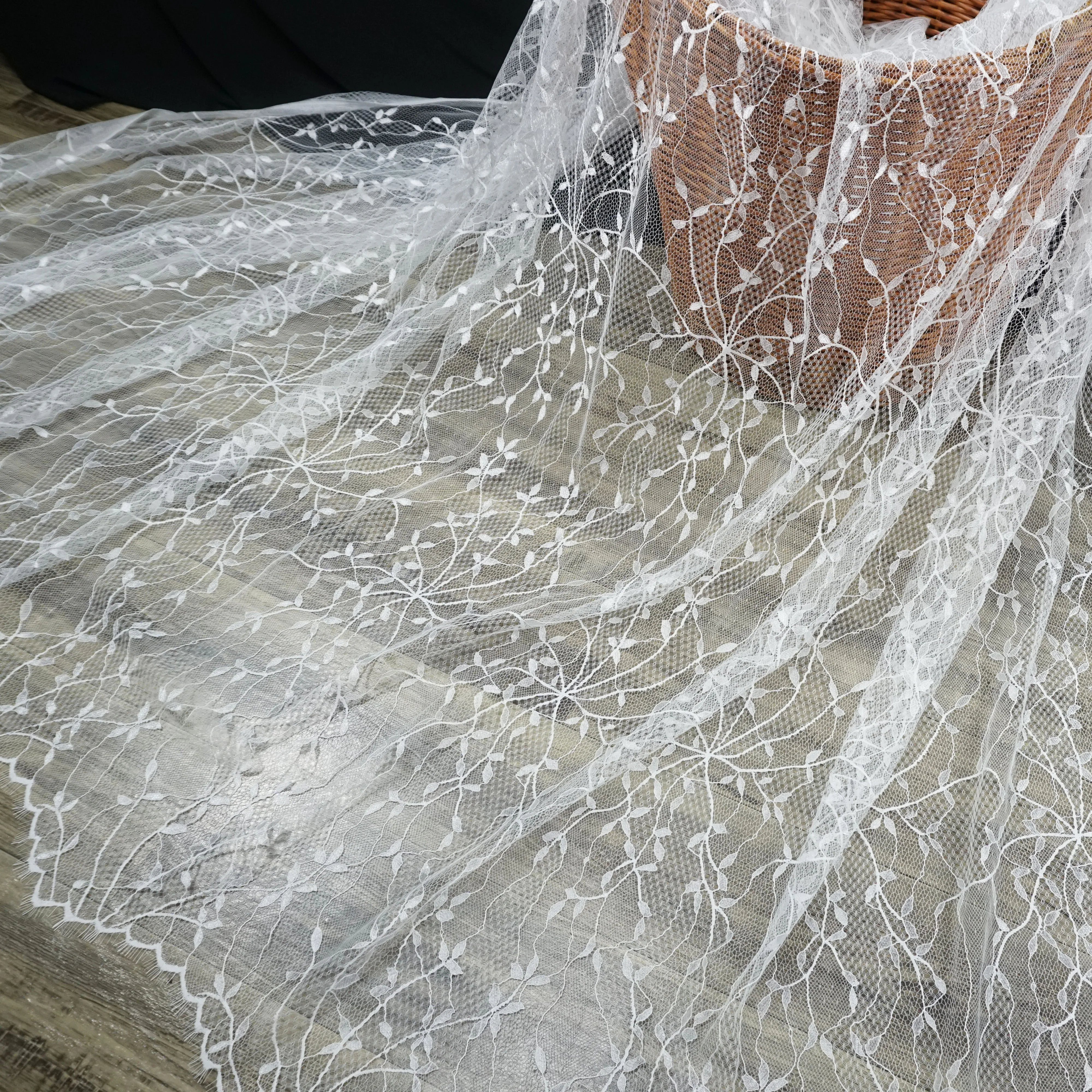 Необычный дизайн Нежные кружева французская кружевная ткань для свадебных платьев! Жесткое(немного) 1,5x3 метра = 1 шт. кружево