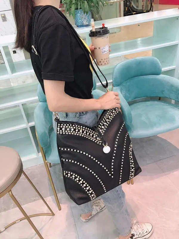 New Fashion Diamond Women's Handbags Patent Leather Crossbody Shoulder Bags Rhinestone Large Capacity Package Messenger Bags