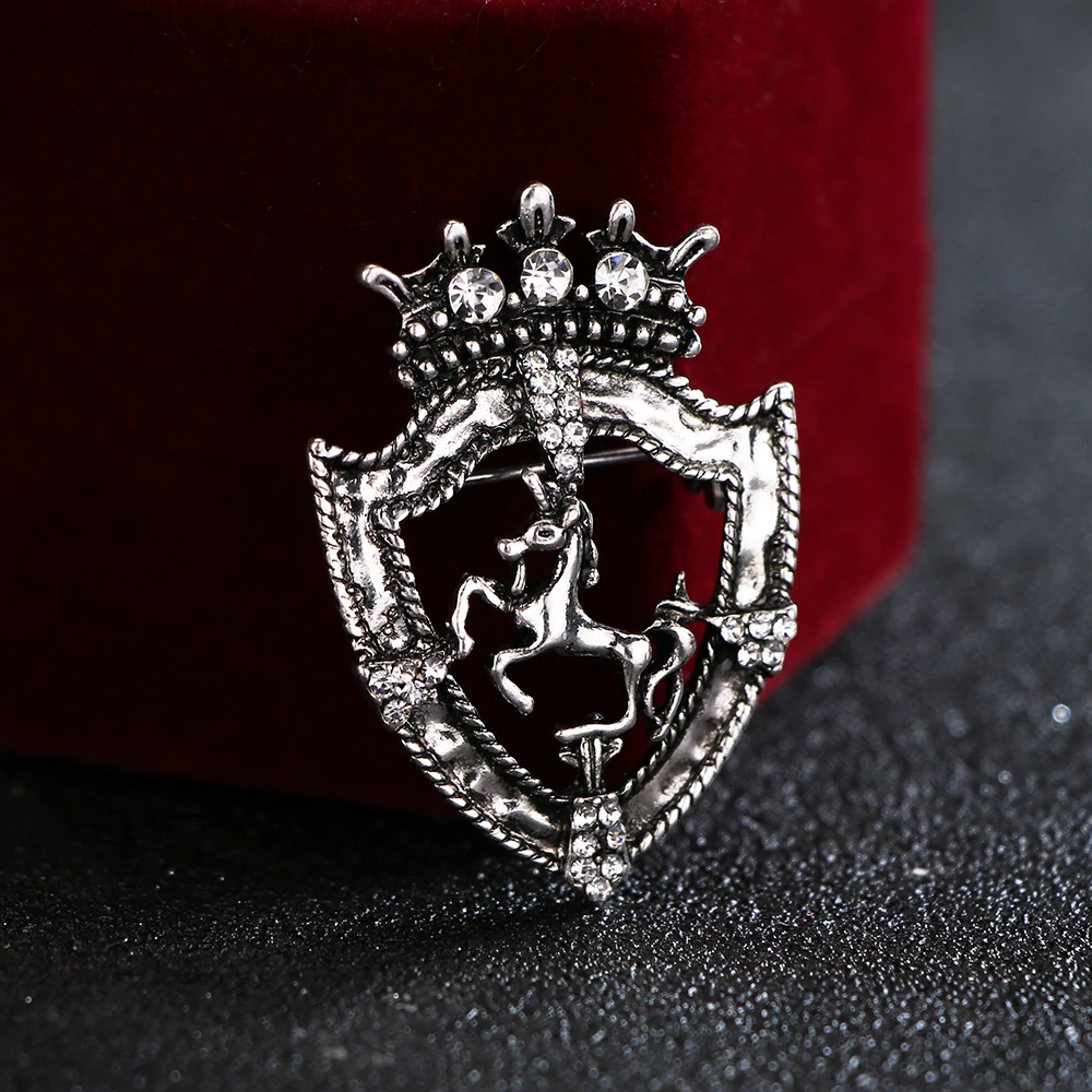 Посеребренный I-Remiel, новинка, Ретро стиль, стразы, маленькая корона, брошь для мужского костюма, корсаж, лошадь, на лацкане, значок, одежда и аксессуары - Окраска металла: Посеребренный