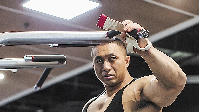 Тяжелая атлетика звезда катание на лодках с Deadlift с фитнесом здоровая красота Лаура защита на запястье сила hu shou zhang белый подбородок
