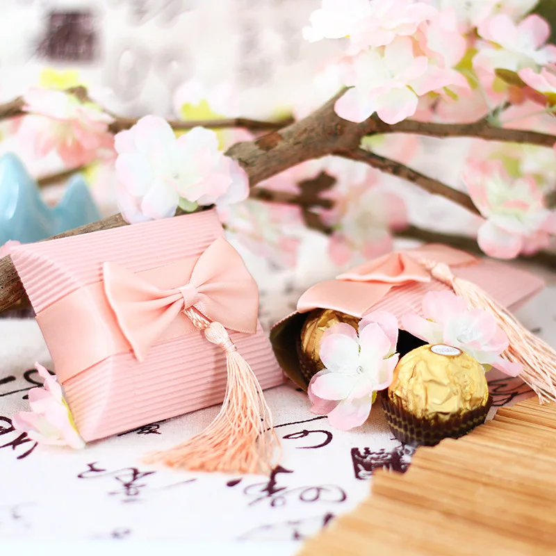 Многоцветная подарочная коробка в форме подушки, гофрированная бумага, подарочные пакеты с кисточкой, свадебные подарочные коробки для конфет, вечерние принадлежности для детского душа - Цвет: Розовый
