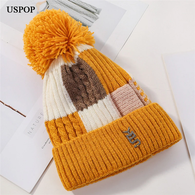 USPOP Новинка, модные зимние Лоскутные шапки skullies с алмазными буквами, женские теплые шапки с подкладкой из плотного бархата, вязаные шапки с помпоном