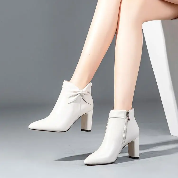 

Fall/winter 2019 pointed thick-heeled short boots single boots bow white short tube and ankle boots head layer leather size 7.5