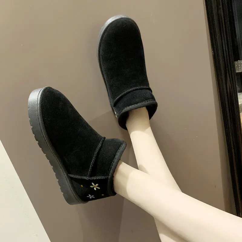 

Snow boots women's winter new thick short boots short tube cotton shoes warm wild students plus velvet cotton boots women's brea