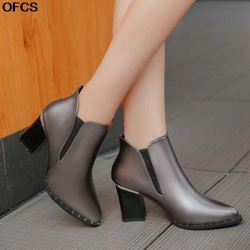 Tanie Jesień nowe buty kobieta brytyjskie buty nitowe Martin buty na wysokim obcasie buty damskie pompka imprezowa czerwony czarny szary