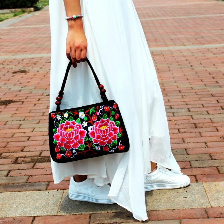 New Fashion Embroidery Women Small handbags National Floral Embroidered Lady Top-handle bags Single-layer Beading Falp Carrier