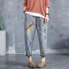 Новинка, Весенние длинные джинсы с эластичной резинкой на талии и вышитыми буквами, Повседневные Удобные Женские джинсовые штаны-шаровары