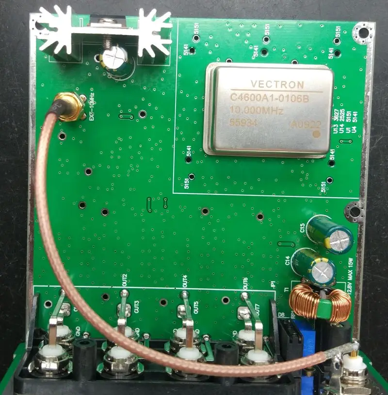 Latest Version by BG7TBL OCXO benchmark frequency standard 8 port output 10MHz Distribution amplifier