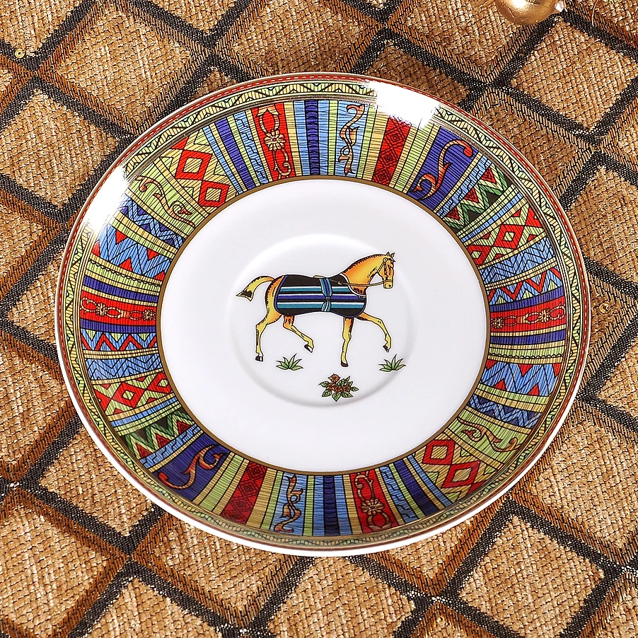 High-grade European Bone China Western Dish Steak Dish Snack Plate Round Diet Luxury Dinner Plates Dish Kitchen Decor - Цвет: 6 inch dish