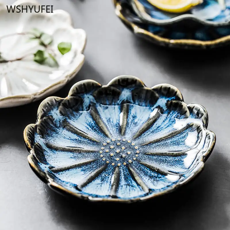 1Pcs Japanese kiln change creative petal ceramic dish soy sauce vinegar mustard dish home kitchen multi-function ceramic plate