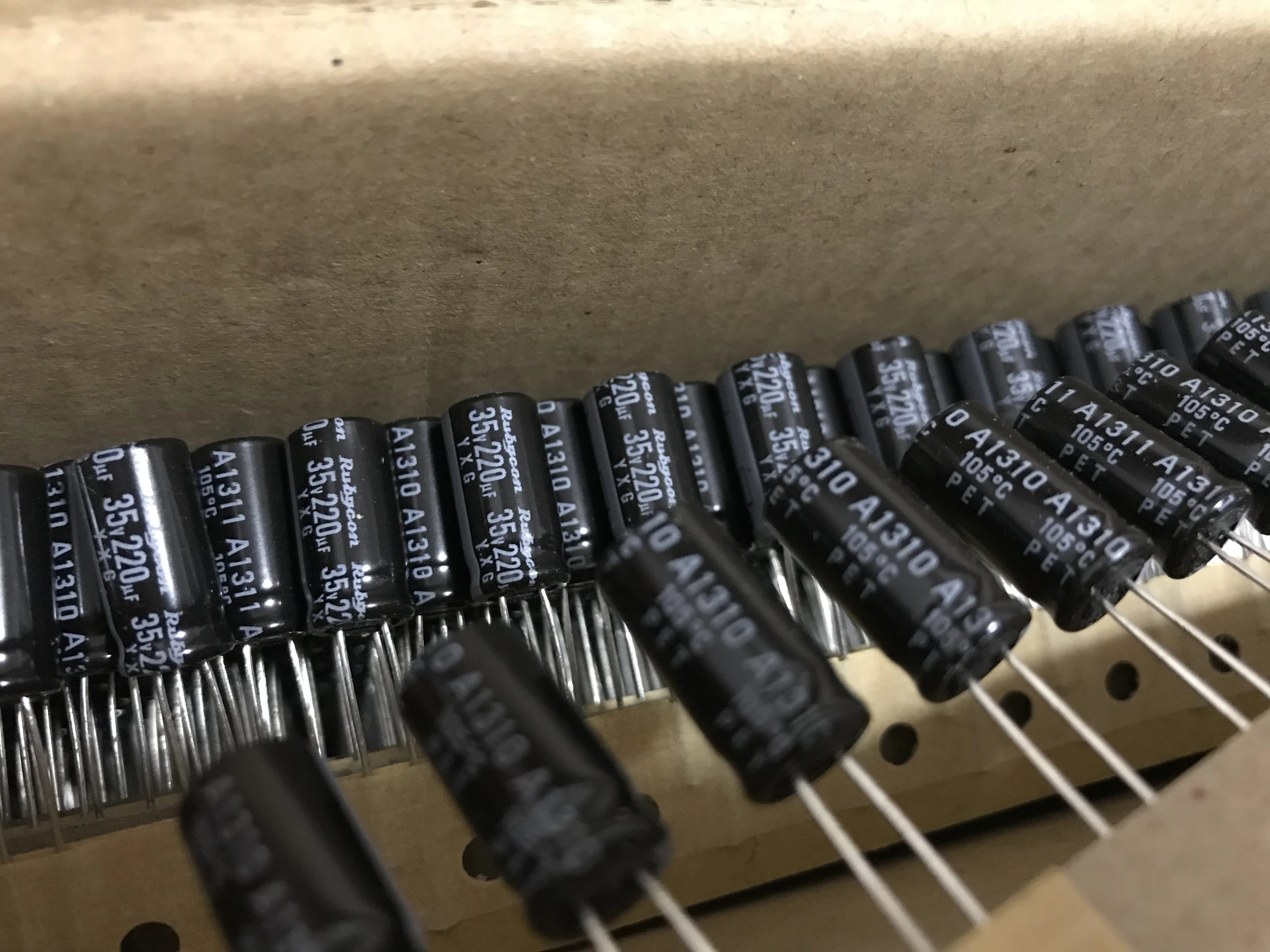 10 шт/25 шт/50 шт./100 шт. конденсатор Bolsa японский Rubycon 35v220uf 8x15 yxg серии высокочастотных низкоомных 220 мкФ/35 v