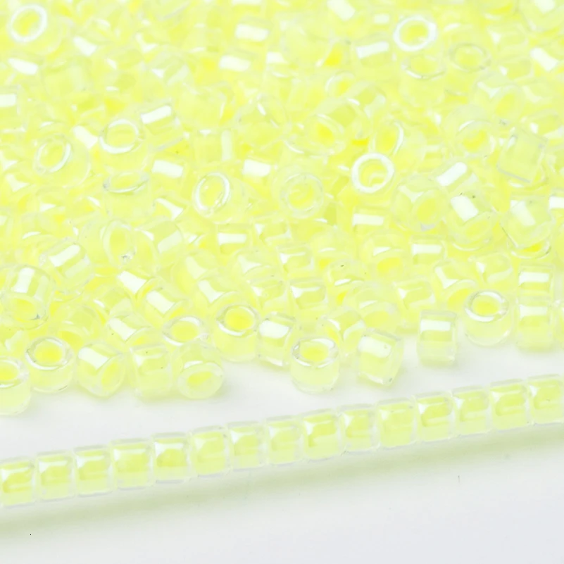 Soeather японский Seedbeads Miyuki Delica 11/0 DB2031 красный зеленый цвет Непрозрачное ожерелье родные Бисероплетение в одежде 6 г about1200шт - Цвет: DB2031