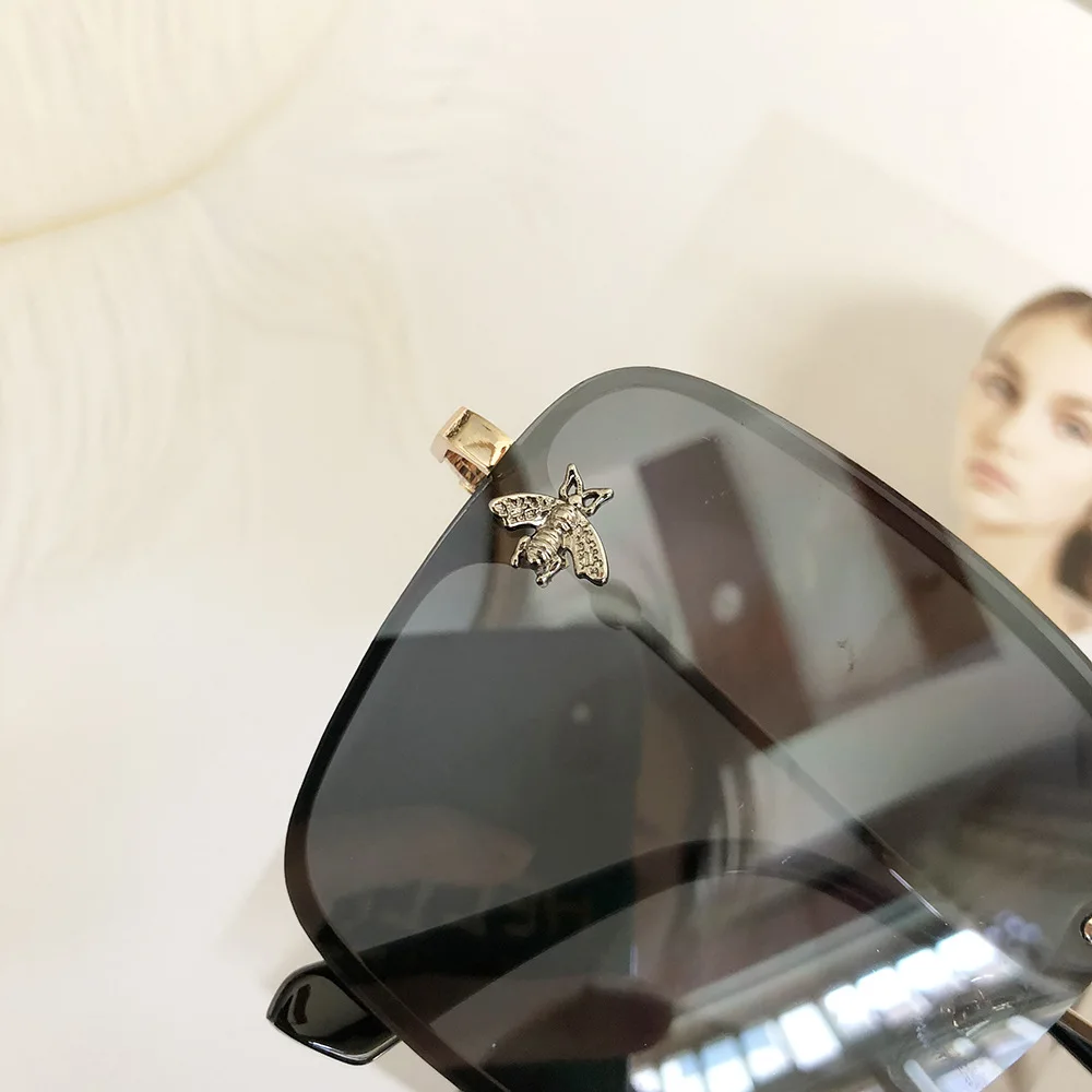 8773744107_1820445784