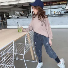 Весенняя детская одежда в Корейском стиле; джинсы для девочек; стиль; джинсы с дырками на пуговицах для больших мальчиков