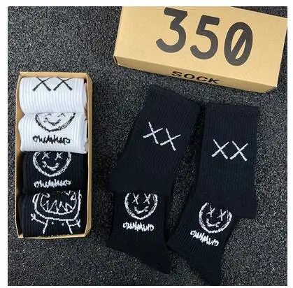 Japanese Cotton Cartoon Pattern Hip Hop Style Breathable Mid Tube Socks Skateboard Socks 4 Pair /box Soft Long Socks for Men 15