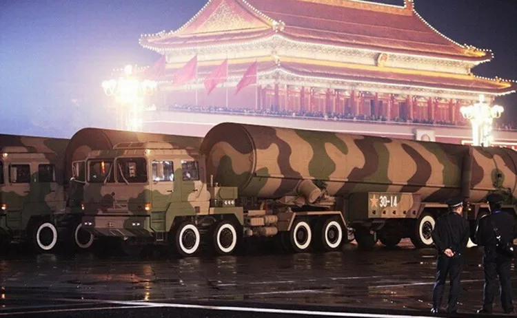 Cadeve металлический автомобиль военная модель из сплава DF-31A ICBM звук и светильник воин 685051