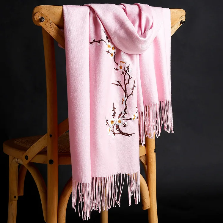 Кашемировые теплые шарфы с кисточкой для женщин осень новая вышивка одноцветная длинная обертывания женский шарф женский шаль Зимний Шарф - Цвет: Pink Scarf