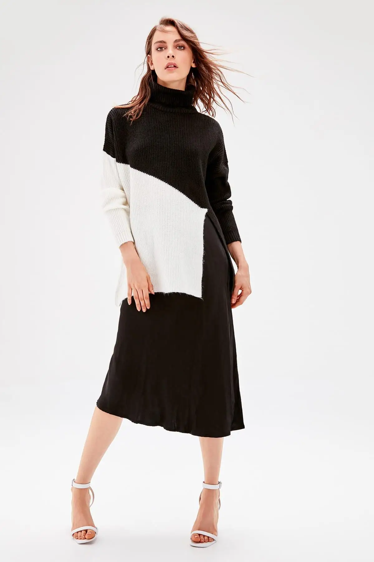 

Trendyol Ecru Slits Colorblock Sweater Sweater TWOAW20FH0029