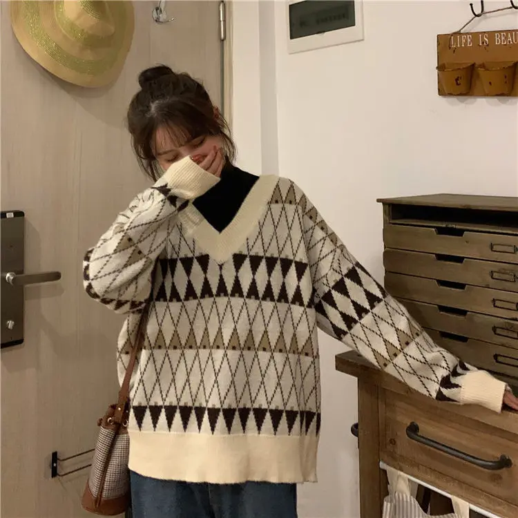 

New winter institute wind V-neck jacquard sweater female student Korean loose sweater coat was thin wild tide