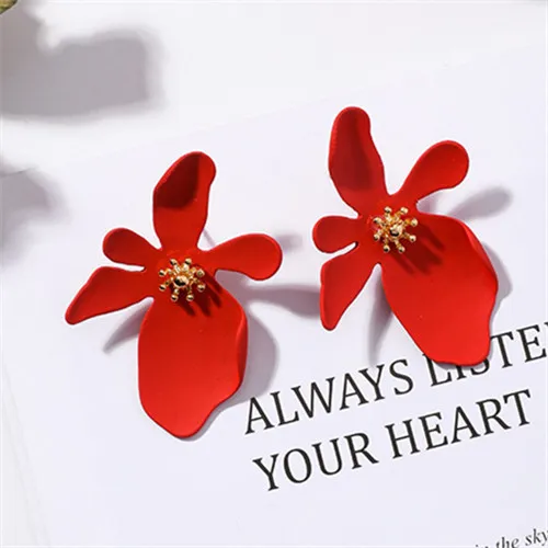 stud earrings Модные белые цветы серьги гиперболы темперамент жемчуг Цветы Серьги гвоздики для женщин ювелирные изделия аксессуары серьги - Окраска металла: stud earrings