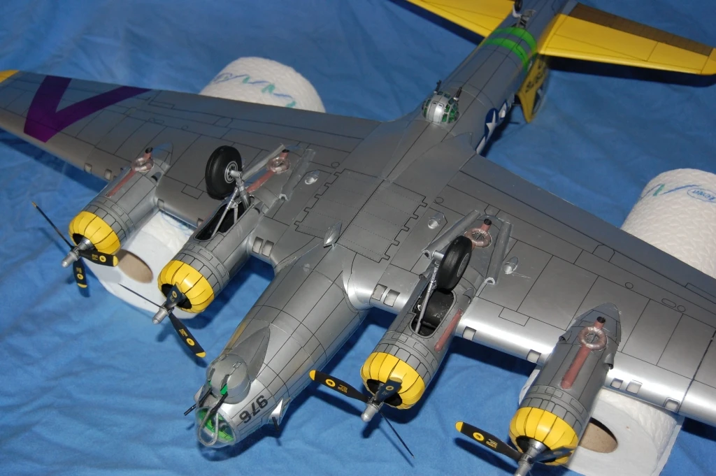 ケンタイ  1/72 B-17G Flying Fortress 製作中 B-17G Flying Fortress 