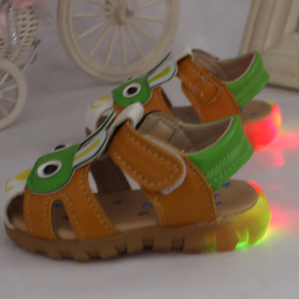 Cartoon sandals with lights Fashion Sneaker Children Summer Casual Sandals Outdoor Shoes Slip-On beach shoes Y10.15