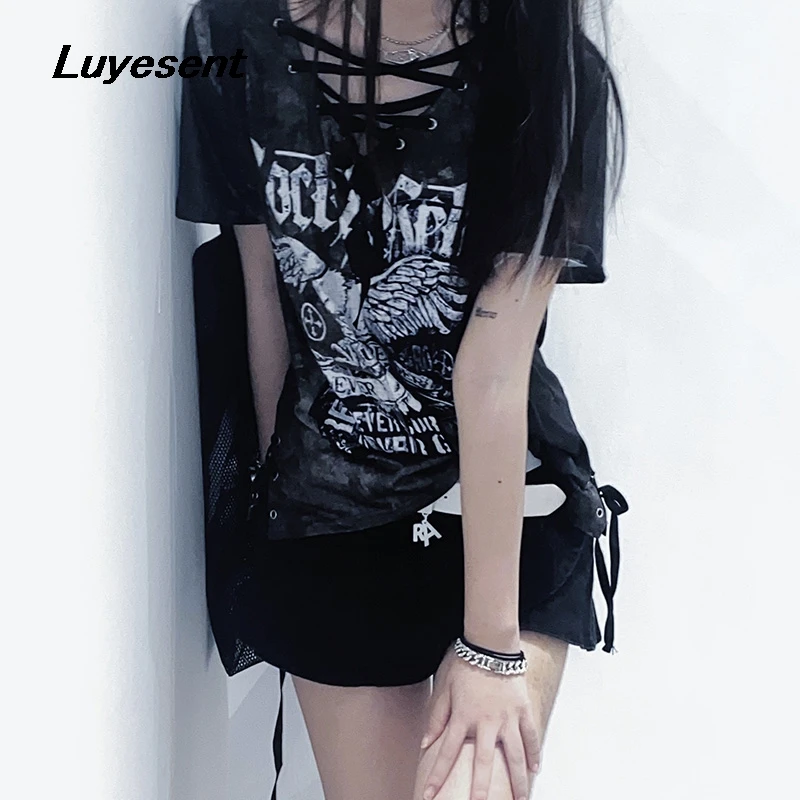 

Punk Women Harajuku Thin T Shirt Summer Lady Gothic Skull Eagle Print Eyelet V Neck T-shirt Lace-up Top Korean Fashion Cloth