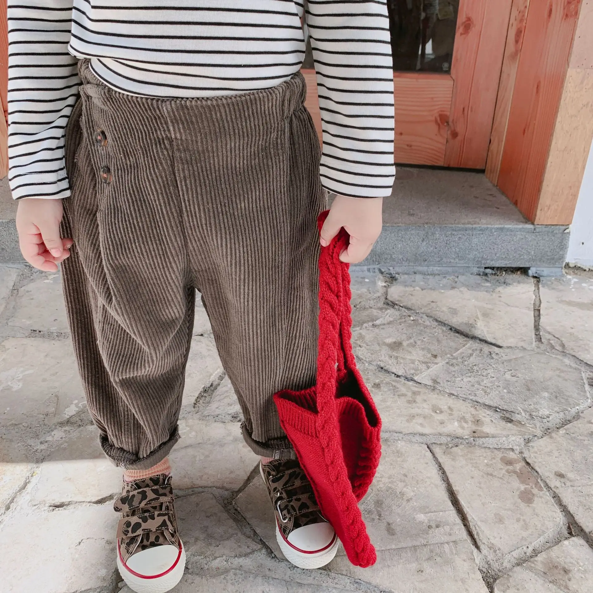 Осенние модные вельветовые брюки с косой каймой для мальчиков и девочек Детские 4