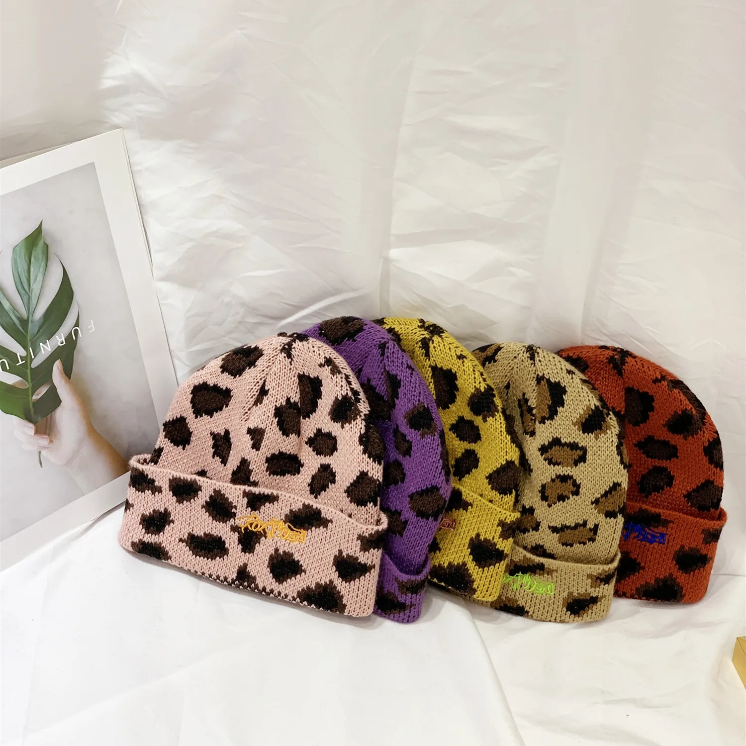 Детские шапки Новинка 2019 года сезон осень зима вязаные с леопардовой вышивкой
