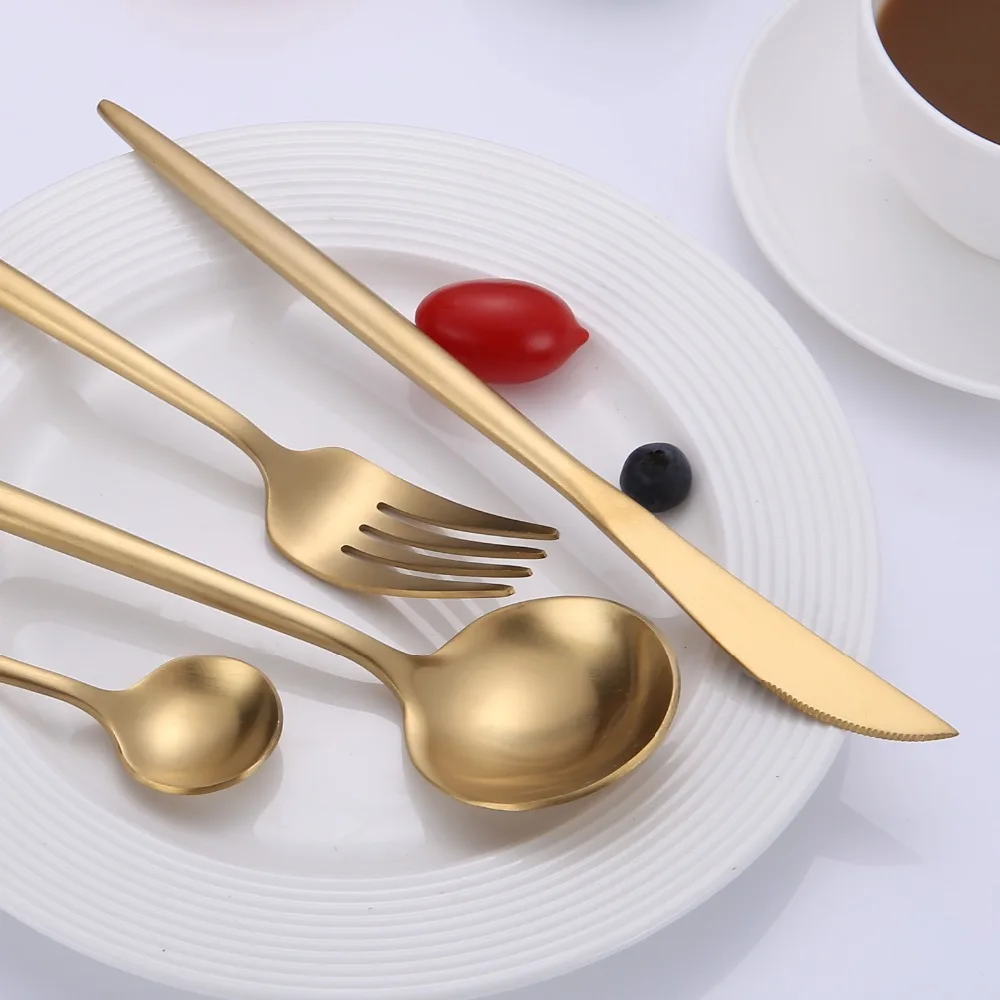 gold dinnerware set  (6)