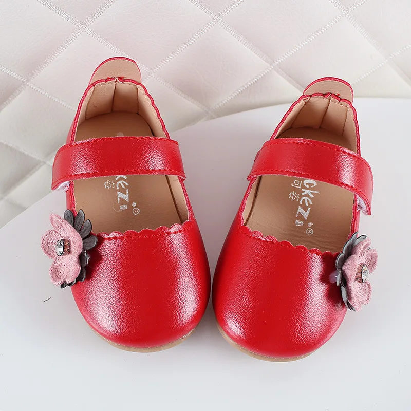 Новинка года; модная летняя детская обувь; милые детские сандалии из красной кожи для девочек; дышащая обувь с бантом для малышей