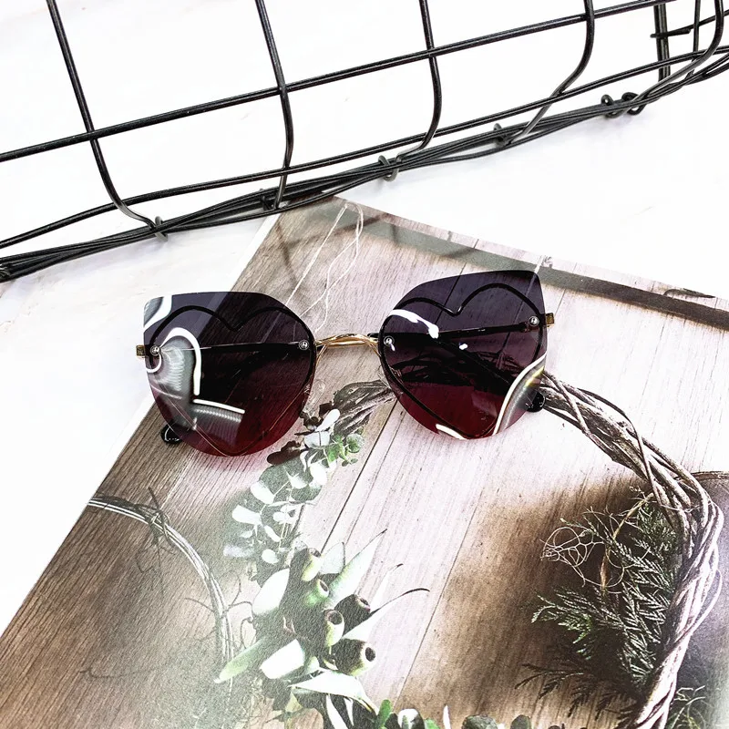 MINCL Brand Rimless Heart Sunglasses For Women Fashion Ladies Sun Glasses Love Heart Shaped Candy Glasses Girls UV400 NX