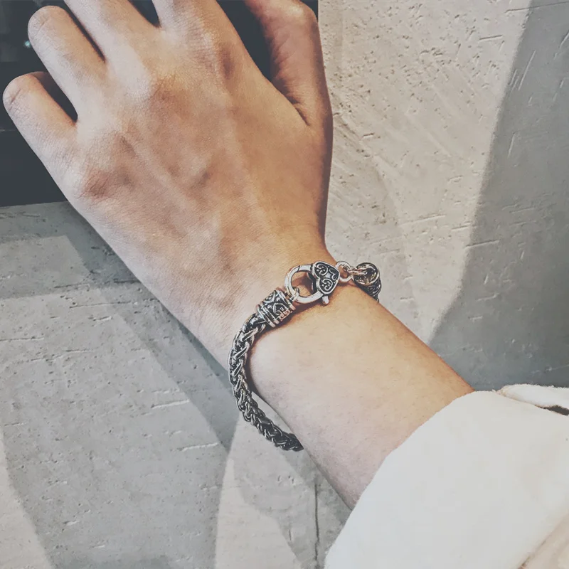 Goede DB223 Euro Amerikaanse Stijl College Titanium Stalen Armband mannen Chao Punk Armband Chao mannen Armband Hip Hop