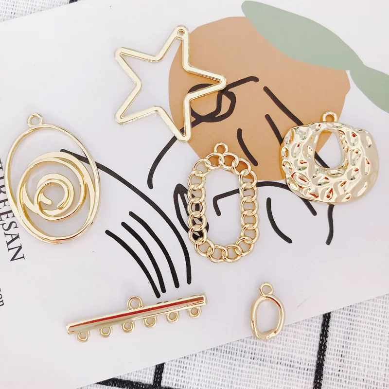 

2021 Fashion Alloy Geometric Star Pendant Simple Irregular Hollow Gold Women Earrings Necklace Jewelry DIY Accessory