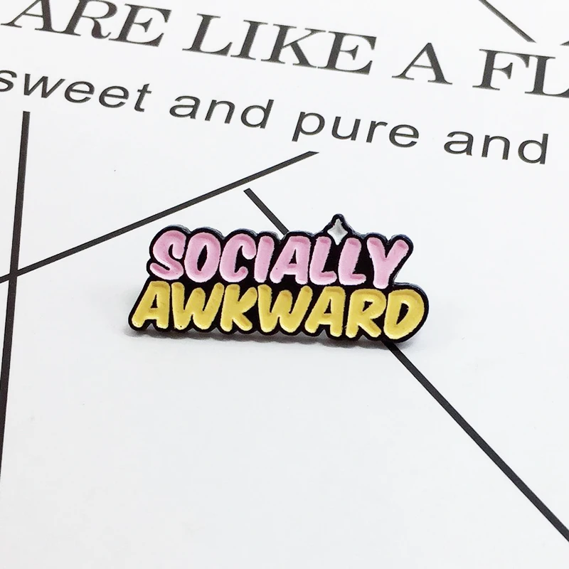 Новые английские буквы SOCIALY несуразная брошь Розовая Желтая английская бижутерия модная индивидуальная джинсовая одежда подвеска на рюкзак